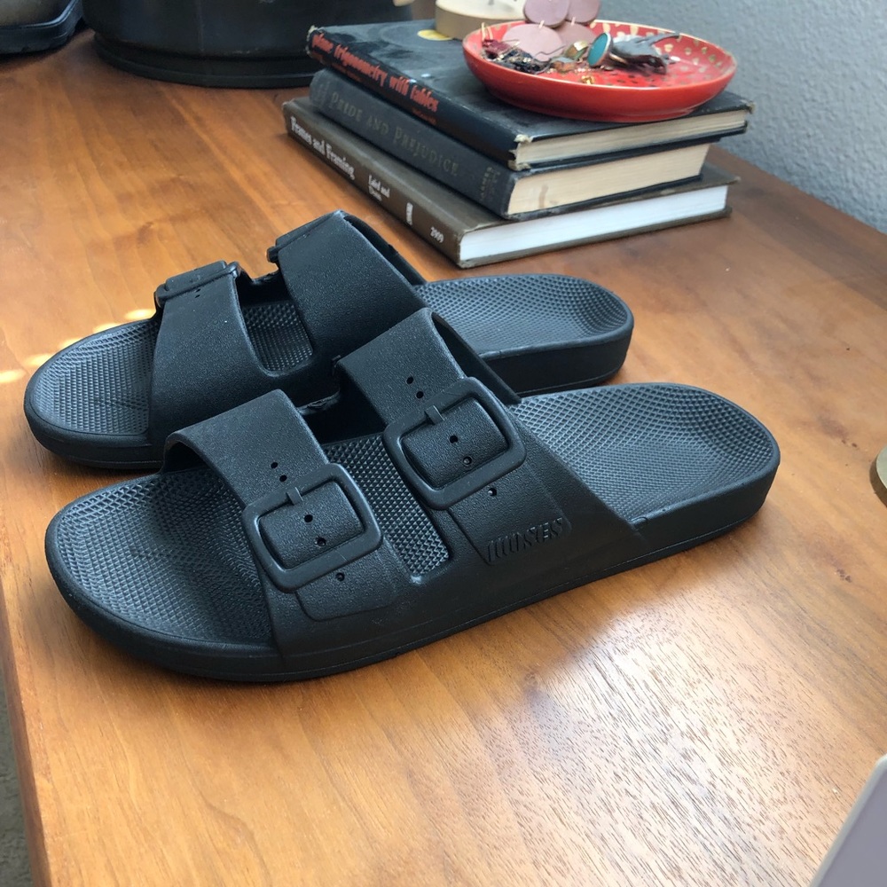 Freedom Moses vegan slides